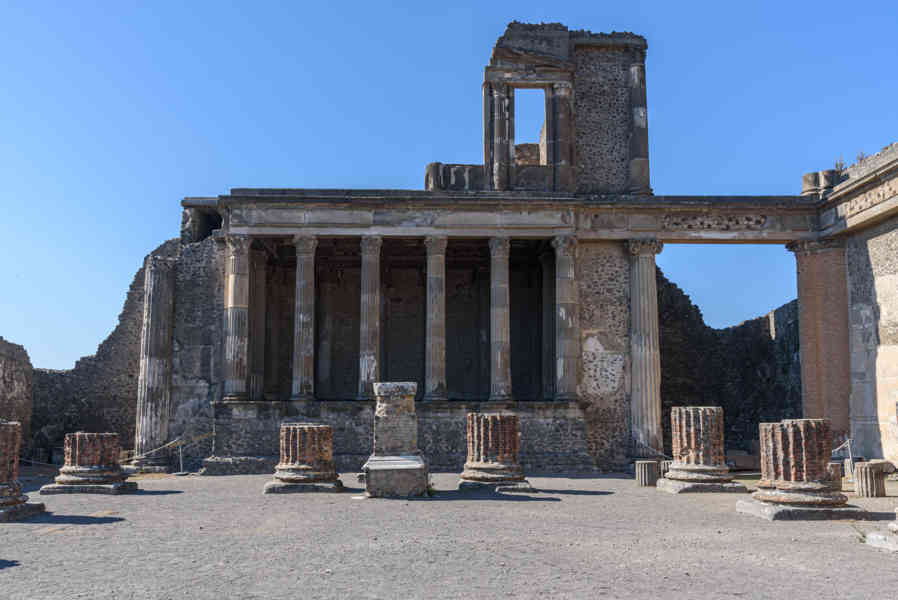 023 - Italia - Pompeya - parque arqueológico de Pompeya - Basílica.jpg